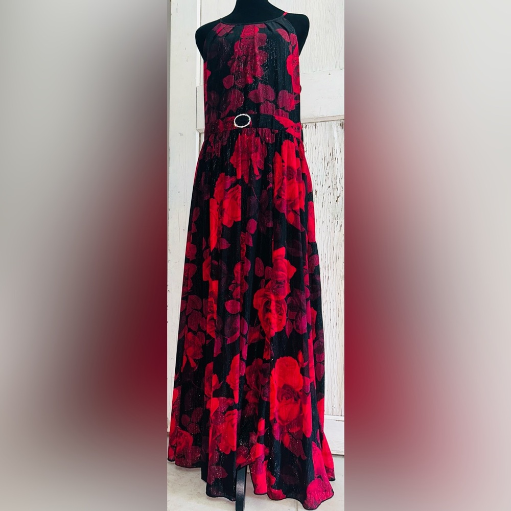 🌹Elegant Red and Black Rose Floral evenings Dress🌹